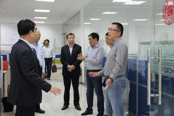 版權局領導參觀浩辰CAD辦公區(qū)